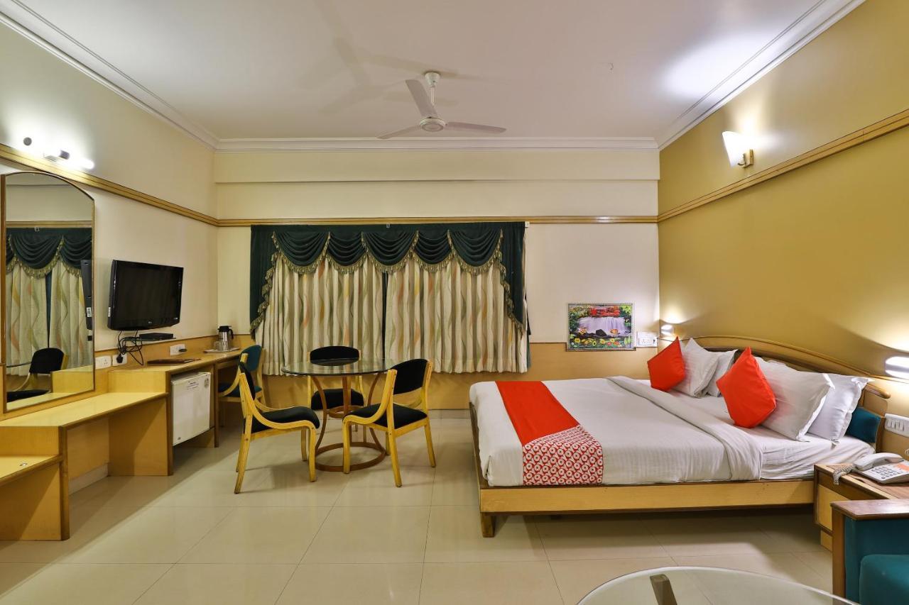 Capital O 1338 Hotel Harmony Rajkot Exterior photo