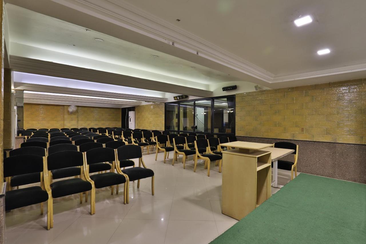 Capital O 1338 Hotel Harmony Rajkot Exterior photo