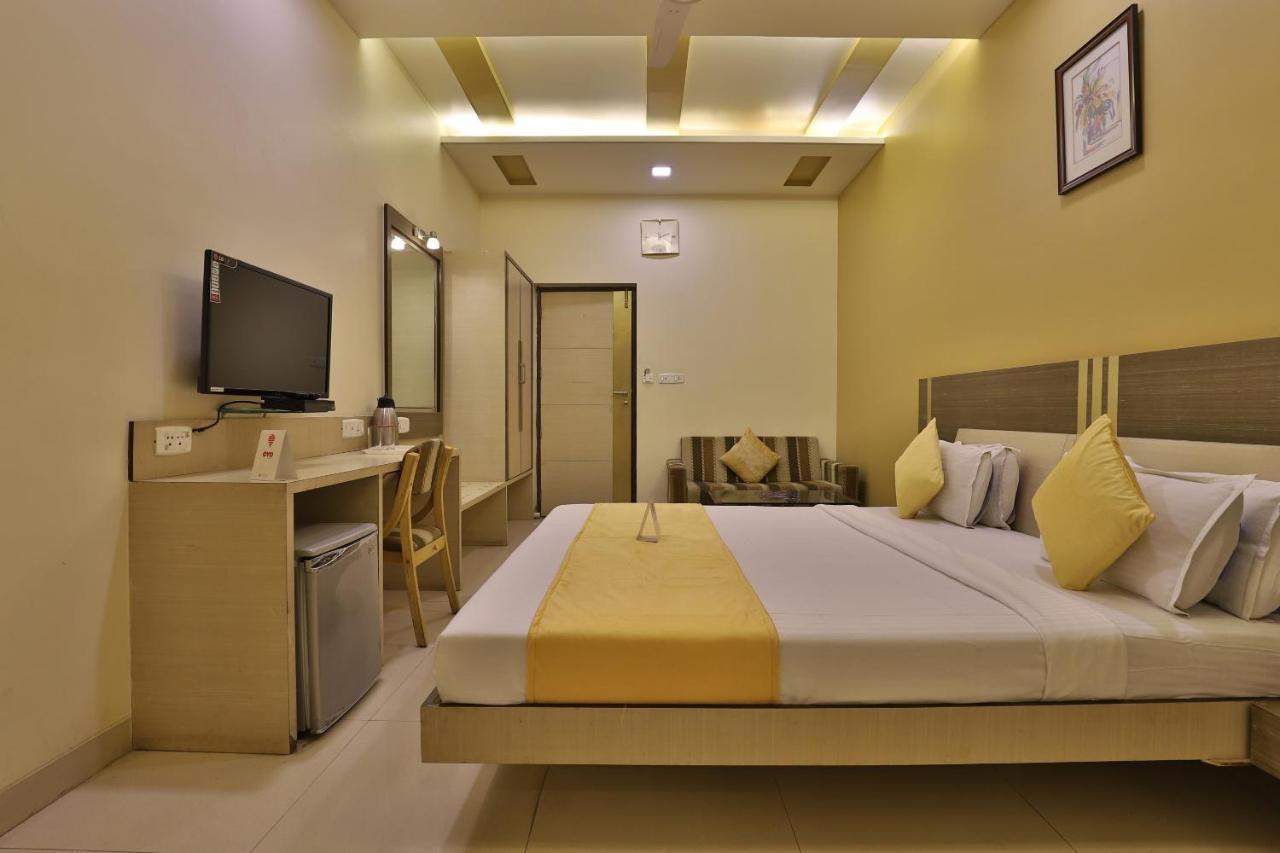 Capital O 1338 Hotel Harmony Rajkot Exterior photo