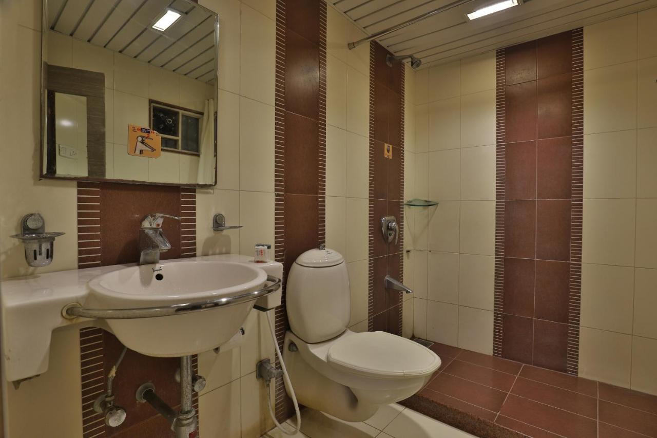 Capital O 1338 Hotel Harmony Rajkot Exterior photo