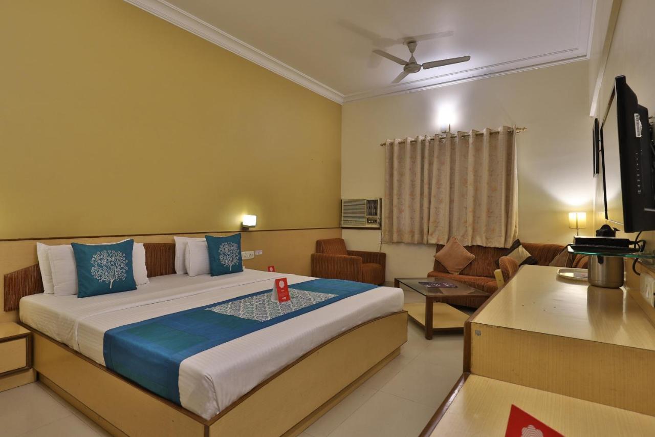 Capital O 1338 Hotel Harmony Rajkot Exterior photo